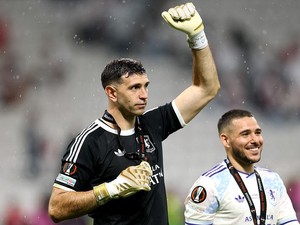 Emiliano Martinez Si Spesialis Laga Final