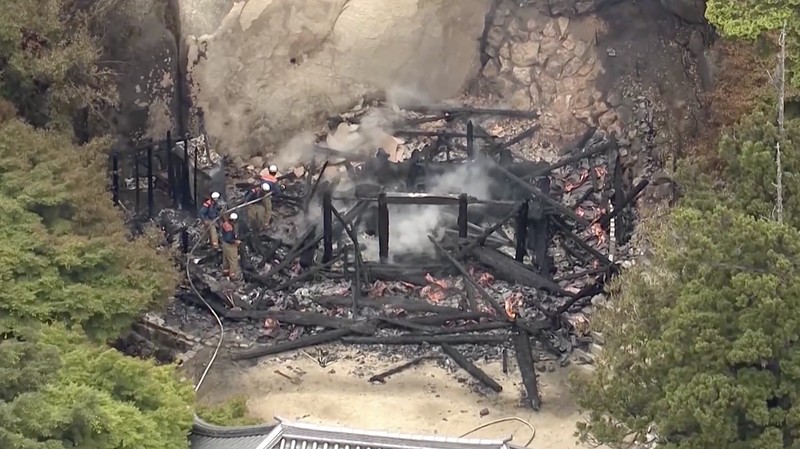 Kebakaran dahsyat menghancurkan Aula Reikado di Kuil Daishoin, prefektur Hiroshima, Jepang barat, pada Rabu (20/5/2026).