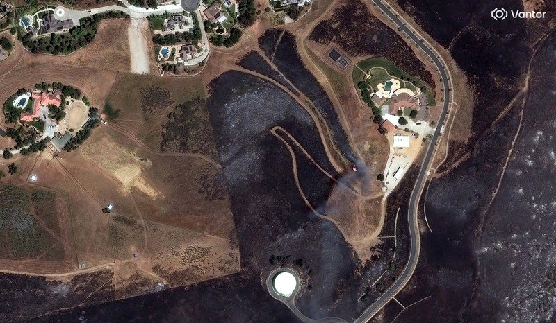 Kebakaran hutan berskala besar telah menghanguskan hampir sepertiga wilayah Pulau Santa Rosa di Taman Nasional Channel Islands, California, Kamis (21/5/2026). (via REUTERS/VANTOR)