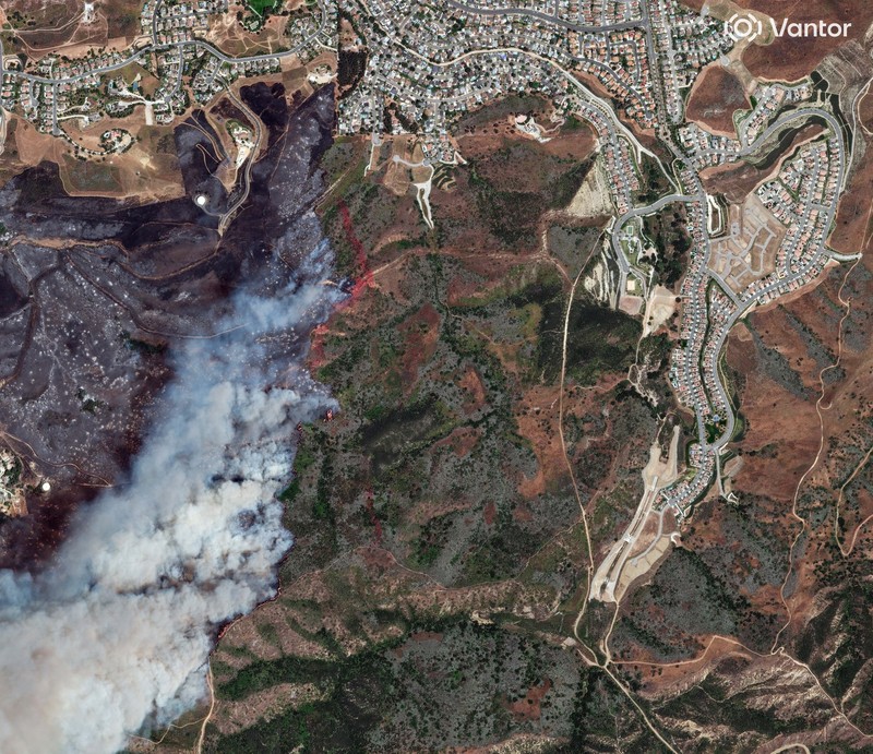 Kebakaran hutan berskala besar telah menghanguskan hampir sepertiga wilayah Pulau Santa Rosa di Taman Nasional Channel Islands, California, Kamis (21/5/2026). (via REUTERS/VANTOR)