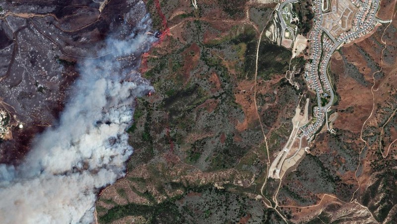 Kebakaran hutan berskala besar telah menghanguskan hampir sepertiga wilayah Pulau Santa Rosa di Taman Nasional Channel Islands, California, Kamis (21/5/2026). (via REUTERS/VANTOR)