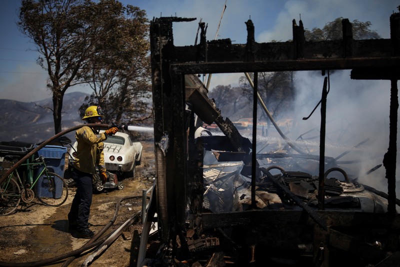 Kebakaran hutan berskala besar telah menghanguskan hampir sepertiga wilayah Pulau Santa Rosa di Taman Nasional Channel Islands, California, Kamis (21/5/2026). (via REUTERS/VANTOR)