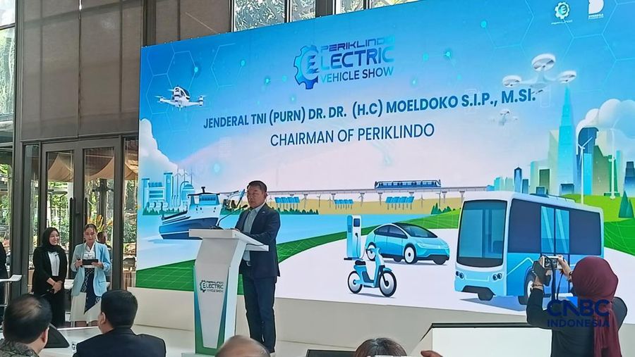 Ketua Umum Perkumpulan Industri Kendaraan Listrik Indonesia (PERIKLINDO) Moeldoko dalam Launching Periklindo Electric Vehicles Show (PEVS) 2026, Kamis (21/5/2026). (CNBC Indonesia/Ferry Sandi)
