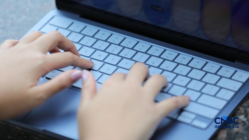 Macbook Neo. (CNBC Indonesia/Tri Susilo)
