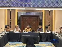 Menteri Koordinator Bidang Perekonomian Airlangga memimpin sosialisasi implementasi PP DHE SDA terbaru dan operasional BUMN khusus ekspor di Kantor Kemenko Perekonomian, Jakarta, Kamis (21/5/2026). (CNBC Indonesia/Zahwa Madjid)