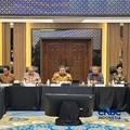 Menteri Koordinator Bidang Perekonomian Airlangga memimpin sosialisasi implementasi PP DHE SDA terbaru dan operasional BUMN khusus ekspor di Kantor Kemenko Perekonomian, Jakarta, Kamis (21/5/2026). (CNBC Indonesia/Zahwa Madjid)