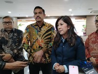 Menteri Usaha Mikro Kecil dan Menengah (UMKM) Maman Abdurrahman dan Menteri Komunikasi dan Digital (Menkomdigi) Meutya Hafid saat ditemui di kantor Kementerian Komunikasi dan Digital, Kamis (21/5/2026). (CNBC Indonesia/Novina Putri Bestari)
