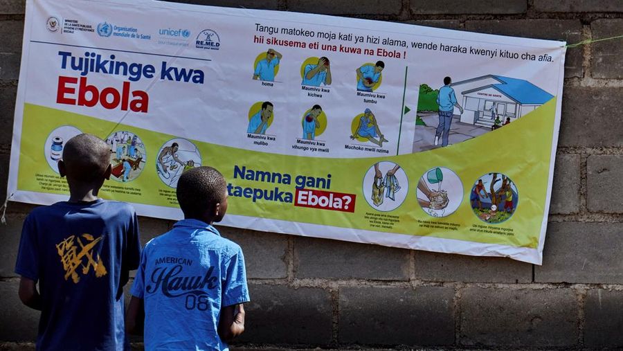 Petugas kesahatan dan pihak kepolisian meningkatkan upaya untuk menahan wabah Ebola baru yang melibatkan strain Bundibugyo, di Bunia, provinsi Ituri, Republik Demokratik Kongo, Rabu (20/5/2026). (REUTERS/Gradel Muyisa Mumbere)