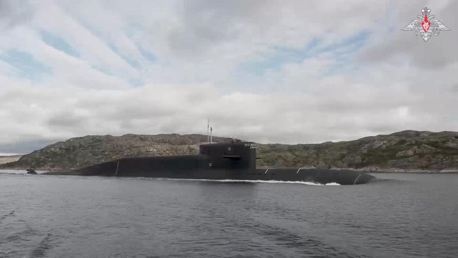 Sebuah kapal selam nuklir Rusia ikut serta dalam latihan kekuatan nuklir di lokasi yang tidak diketahui di Rusia, dalam gambar diam ini yang diambil dari rekaman yang dirilis pada 21 Mei 2026.