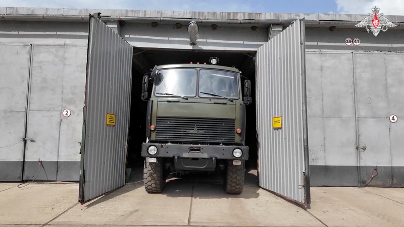 Kapal perang Rusia dan sebuah kapal selam nuklir ikut serta dalam latihan kekuatan nuklir di lokasi yang tidak diketahui di Rusia, dalam gambar diam ini yang diambil dari rekaman yang dirilis pada 21 Mei 2026. (Russian Defence Ministry/Handout via REUTERS)
