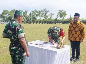TMMD 128 Gresik Ditutup, Gus Yani Fokus Percepat Jalan Poros Desa