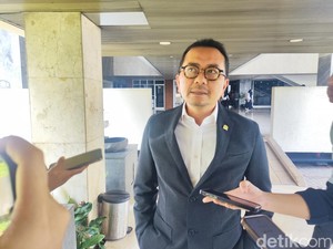 Komisi V DPR Minta Komdigi-Kemenhub Buat Regulasi soal Potongan Komisi Ojol 8%