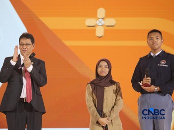 Audience menyampaikan pertanyaan kepada Menteri Keuangan RI, Purbaya Yudhi Sadewa dalam Jogja Financial Festival 2026 di Jogja Expo Center (JEC), Yogyakarta, DIY, Jumat (22/5/2026). (CNBC Indonesia/Faisal Rahman)
