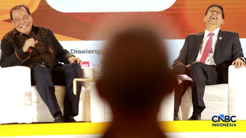 Chairman & Founder CT Corp, Chairul Tanjung dan Menteri Keuangan RI, Purbaya Yudhi Sadewa saat menyampaikan pemaparan dalam Jogja Financial Festival 2026 di Jogja Expo Center (JEC), Yogyakarta, DIY, Jumat (22/5/2026). (CNBC Indonesia/Muhammad Sabki)