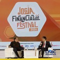 Chairman & Founder CT Corp, Chairul Tanjung dan Menteri Keuangan RI, Purbaya Yudhi Sadewa saat menyampaikan pemaparan dalam Jogja Financial Festival 2026 di Jogja Expo Center (JEC), Yogyakarta, DIY, Jumat (22/5/2026). (CNBC Indonesia/Muhammad Sabki)