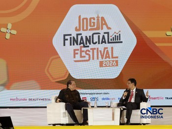Chairman & Founder CT Corp, Chairul Tanjung dan Menteri Keuangan RI, Purbaya Yudhi Sadewa saat menyampaikan pemaparan dalam Jogja Financial Festival 2026 di Jogja Expo Center (JEC), Yogyakarta, DIY, Jumat (22/5/2026). (CNBC Indonesia/Muhammad Sabki)