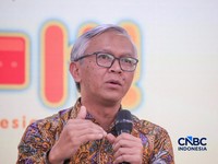 Direktur Pembiayaan Syariah, Djppr Kementerian Keuangan, Deni Ridwan saat menyampaikan pemaparan dalam sesi Educational Class di acara Jogja Financial Festival 2026 di Jogja Expo Center (JEC), Yogyakarta, Jumat (22/5/2026). (CNBC Indonesia/Faisal Rah