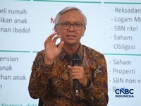 Direktur Pembiayaan Syariah, Djppr Kementerian Keuangan, Deni Ridwan saat menyampaikan pemaparan dalam sesi Educational Class di acara Jogja Financial Festival 2026 di Jogja Expo Center (JEC), Yogyakarta, Jumat (22/5/2026). (CNBC Indonesia/Faisal Rah