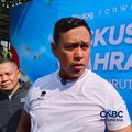 Direktur Utama Perum Bulog Ahmad Rizal Ramdhani saat konferensi pers di Jakarta, Jumat (22/5/2026). (CNBC Indonesia/Martyasari Rizky)