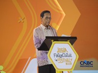 Gubernur DIY, Sri Sultan Hamengkubuwono X saat menyampaikan sambutan dalam Jogja Financial Festival 2026 di Jogja Expo Center (JEC), Yogyakarta, DIY, Jumat (22/5/2026). (CNBC Indonesia/Faisal Rahman)