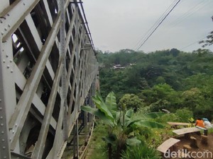 Tinggalkan Sepeda-Jajanan, Lansia Diduga Lompat di Jembatan Cirahong