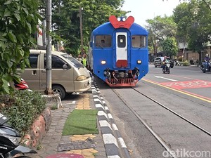 Viral Pria Tersenggol KA Batara Kresna Saat Pindahkan Boks di CFD Solo