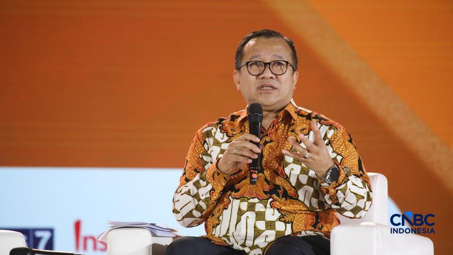 Kepala Eksekutif Pengawas Inovasi Teknologi Sektor Keuangan, Aset Keuangan Digital, dan Aset Kripto (ADK IAKD) OJK, Adi Budiarso saat menyampaikan pemaparan dalam Jogja Financial Festival 2026 di Jogja Expo Center (JEC), Yogyakarta, DIY, Jumat (22/5/