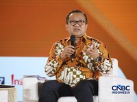 Kepala Eksekutif Pengawas Inovasi Teknologi Sektor Keuangan, Aset Keuangan Digital, dan Aset Kripto (ADK IAKD) OJK, Adi Budiarso saat menyampaikan pemaparan dalam Jogja Financial Festival 2026 di Jogja Expo Center (JEC), Yogyakarta, DIY, Jumat (22/5/