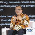 Kepala Eksekutif Pengawas Inovasi Teknologi Sektor Keuangan, Aset Keuangan Digital, dan Aset Kripto (ADK IAKD) OJK, Adi Budiarso saat menyampaikan pemaparan dalam Jogja Financial Festival 2026 di Jogja Expo Center (JEC), Yogyakarta, DIY, Jumat (22/5/