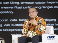 Kepala Eksekutif Pengawas Inovasi Teknologi Sektor Keuangan, Aset Keuangan Digital, dan Aset Kripto (ADK IAKD) OJK, Adi Budiarso saat menyampaikan pemaparan dalam Jogja Financial Festival 2026 di Jogja Expo Center (JEC), Yogyakarta, DIY, Jumat (22/5/