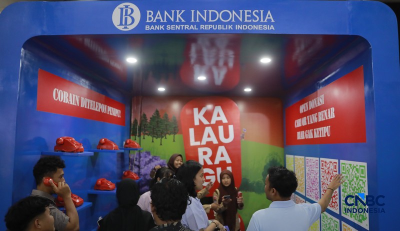 Keseruan booth Bank Indonesia dalam acara Jogja Financial Festival 2026 di Jogja Expo Center (JEC), Yogyakarta, Jawa Tengah, Jumat (22/5/2026). (CNBC Indonesia/Muhammad Sabki)