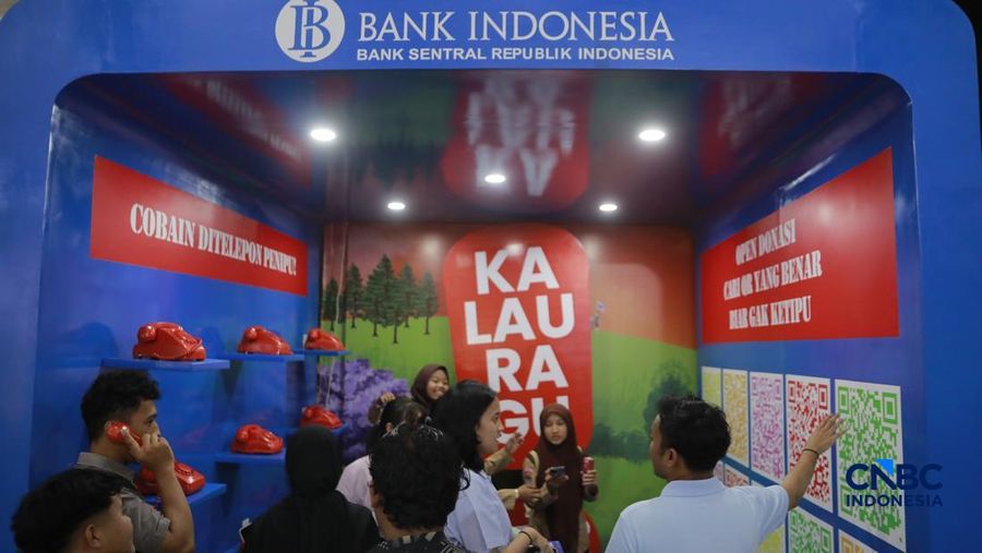 Keseruan booth Bank Indonesia dalam acara Jogja Financial Festival 2026 di Jogja Expo Center (JEC), Yogyakarta, Jawa Tengah, Jumat (22/5/2026). (CNBC Indonesia/Muhammad Sabki)