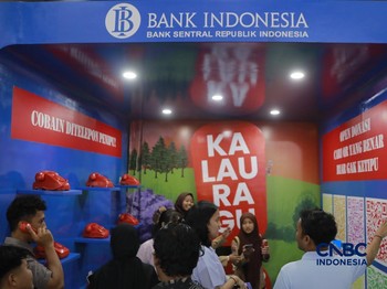 Keseruan booth Bank Indonesia dalam acara Jogja Financial Festival 2026 di Jogja Expo Center (JEC), Yogyakarta, Jawa Tengah, Jumat (22/5/2026). (CNBC Indonesia/Muhammad Sabki)