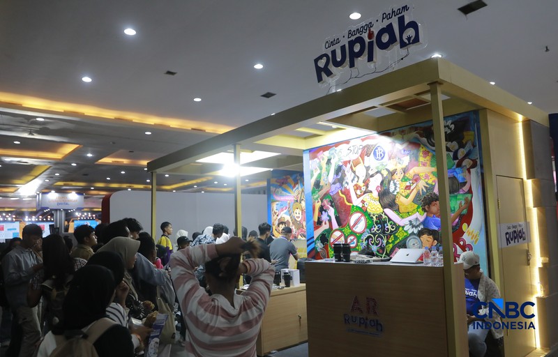 Keseruan booth Bank Indonesia dalam acara Jogja Financial Festival 2026 di Jogja Expo Center (JEC), Yogyakarta, Jawa Tengah, Jumat (22/5/2026). (CNBC Indonesia/Muhammad Sabki)