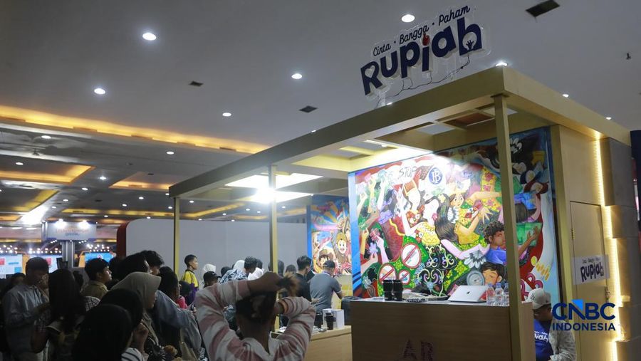 Keseruan booth Bank Indonesia dalam acara Jogja Financial Festival 2026 di Jogja Expo Center (JEC), Yogyakarta, Jawa Tengah, Jumat (22/5/2026). (CNBC Indonesia/Muhammad Sabki)