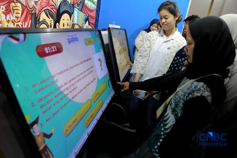 Keseruan booth Bank Indonesia dalam acara Jogja Financial Festival 2026 di Jogja Expo Center (JEC), Yogyakarta, Jawa Tengah, Jumat (22/5/2026). (CNBC Indonesia/Muhammad Sabki)