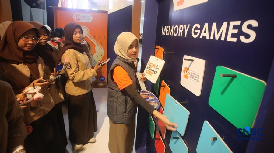Keseruan booth Lembaga Penjamin Simpanan (LPS) dalam acara Jogja Financial Festival 2026 di Jogja Expo Center (JEC), Yogyakarta, Jawa Tengah, Jumat (22/5/2026). (CNBC Indonesia/Faisal Rahman)