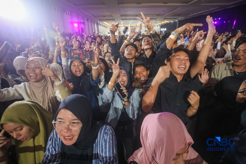 Penampilan musisi Ari Lasso dalam acara Jogja Financial Festival 2026 di Jogja Expo Center (JEC), Yogyakarta, Jawa Tengah, Jumat (22/5/2026). (CNBC Indonesia/Faisal Rahman)
