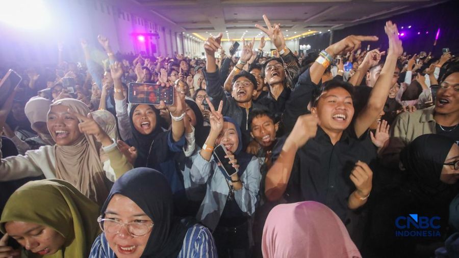 Keseruan penonton dalam Konser Jogja Financial Festival 2026 di Jogja Expo Center (JEC), Yogyakarta, Jawa Tengah, Jumat (22/5/2026). (CNBC Indonesia/Faisal Rahman)