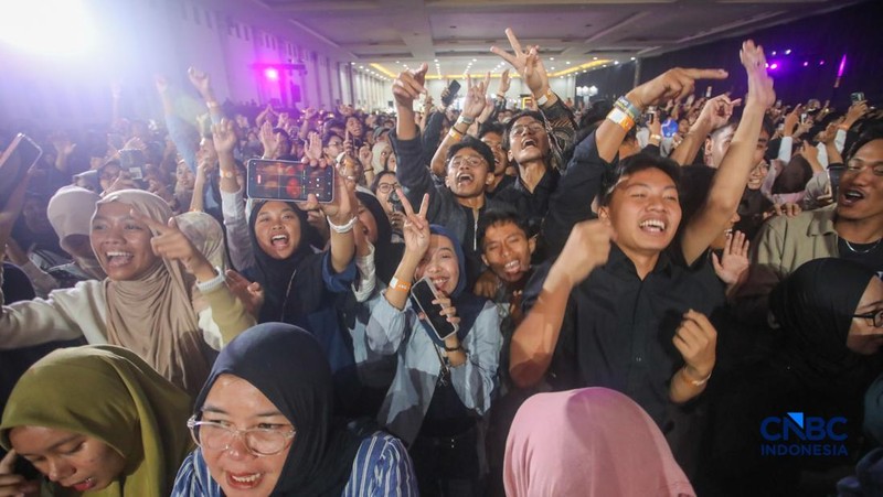 Keseruan penonton dalam Konser Jogja Financial Festival 2026 di Jogja Expo Center (JEC), Yogyakarta, Jawa Tengah, Jumat (22/5/2026). (CNBC Indonesia/Faisal Rahman)