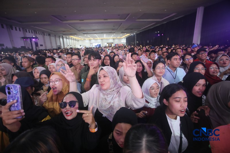 Penampilan musisi Ari Lasso dalam acara Jogja Financial Festival 2026 di Jogja Expo Center (JEC), Yogyakarta, Jawa Tengah, Jumat (22/5/2026). (CNBC Indonesia/Faisal Rahman)