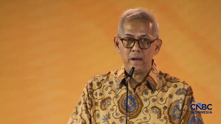 Ketua Dewan Komisioner Lembaga Penjamin Simpanan Anggito Abimanyu saat menyampaikan opening remarks dalam Jogja Financial Festival 2026 di Jogja Expo Center, Yogyakarta, Daerah Istimewa Yogyakarta, Jumat (22/5/2026). (CNBC Indonesia/Faisal Rahman)
