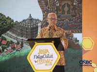 Ketua Dewan Komisioner LPS, Anggito Abimanyu saat menyampaikan sambutan dalam Jogja Financial Festival 2026 di Jogja Expo Center (JEC), Yogyakarta, Jawa Tengah, Jumat (22/5/2026). (CNBC Indonesia/Faisal Rahman)