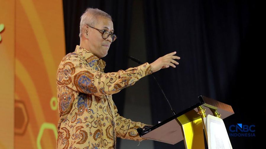 Ketua Dewan Komisioner LPS, Anggito Abimanyu saat menyampaikan sambutan dalam Jogja Financial Festival 2026 di Jogja Expo Center (JEC), Yogyakarta, Jumat (22/5/2026). (CNBC Indonesia/Muhammad Sabki)