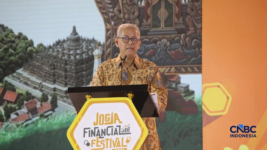 Ketua Dewan Komisioner LPS, Anggito Abimanyu saat menyampaikan sambutan dalam Jogja Financial Festival 2026 di Jogja Expo Center (JEC), Yogyakarta, Jumat (22/5/2026). (CNBC Indonesia/Faisal Rahman)