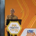 Ketua Dewan Komisioner LPS, Anggito Abimanyu saat menyampaikan sambutan dalam Jogja Financial Festival 2026 di Jogja Expo Center (JEC), Yogyakarta, Jumat (22/5/2026). (CNBC Indonesia/Faisal Rahman)