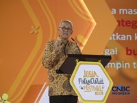 Ketua Dewan Komisioner LPS, Anggito Abimanyu saat menyampaikan sambutan dalam Jogja Financial Festival 2026 di Jogja Expo Center (JEC), Yogyakarta, Jumat (22/5/2026). (CNBC Indonesia/Faisal Rahman)