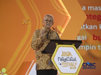 Ketua Dewan Komisioner LPS, Anggito Abimanyu saat menyampaikan sambutan dalam Jogja Financial Festival 2026 di Jogja Expo Center (JEC), Yogyakarta, Jumat (22/5/2026). (CNBC Indonesia/Faisal Rahman)