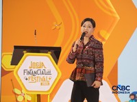 Ketua Dewan Komisioner OJK, Friderica Widyasari Dewi saat menyampaikan pemaparan dalam Jogja Financial Festival 2026 di Jogja Expo Center (JEC), Yogyakarta, DIY, Jumat (22/5/2026). (CNBC Indonesia/Faisal Rahman)
