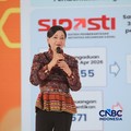 Ketua Dewan Komisioner OJK, Friderica Widyasari Dewi saat menyampaikan pemaparan dalam Jogja Financial Festival 2026 di Jogja Expo Center (JEC), Yogyakarta, DIY, Jumat (22/5/2026). (CNBC Indonesia/Faisal Rahman)